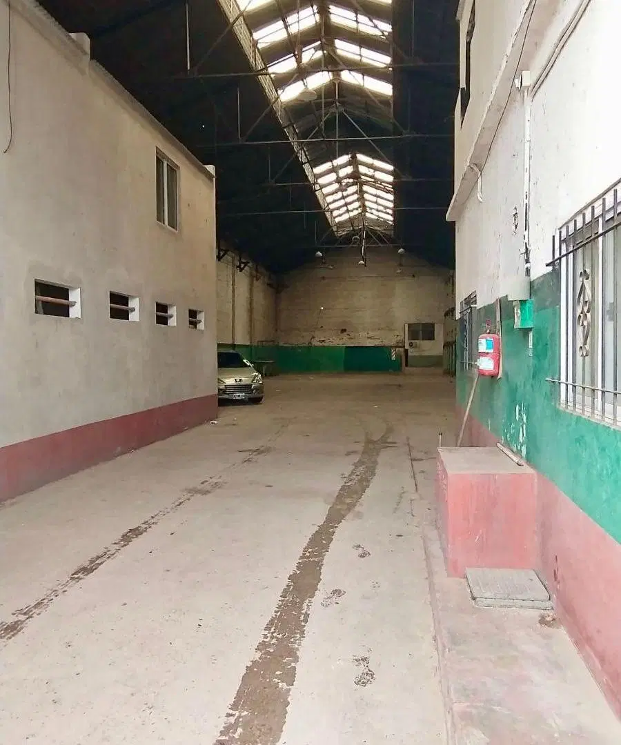 Galpón con ubicación preferencial y acceso a vías rápidas. 8