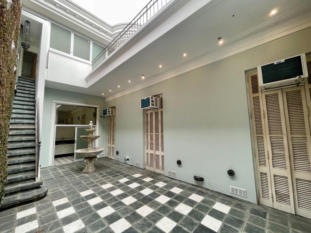 Foto de Residencia de 5 ambientes en el barrio de Flores., imagen 1