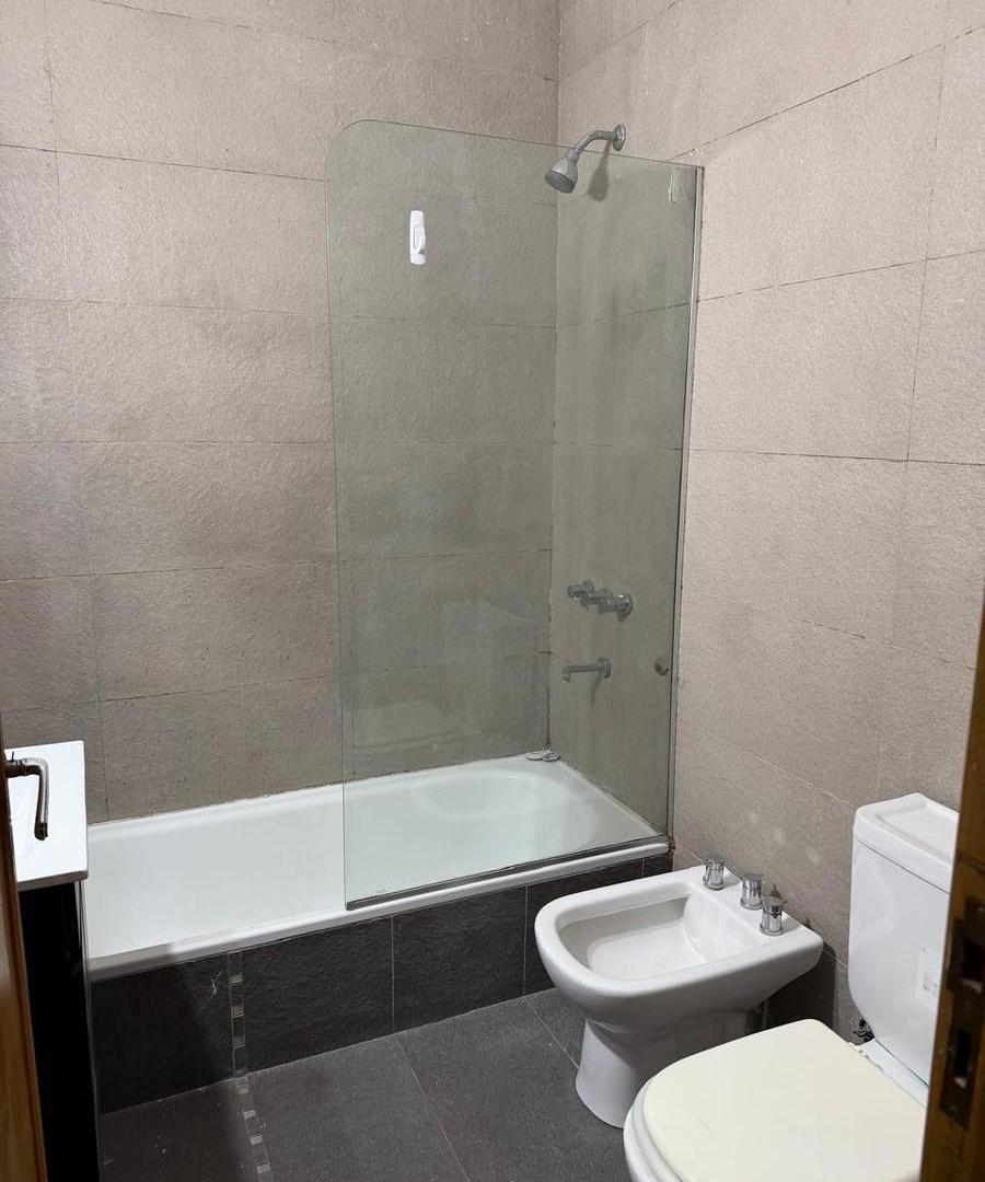 Foto de Alquiler Excelente departamento de 4 ambientes con dos patios en, imagen 1