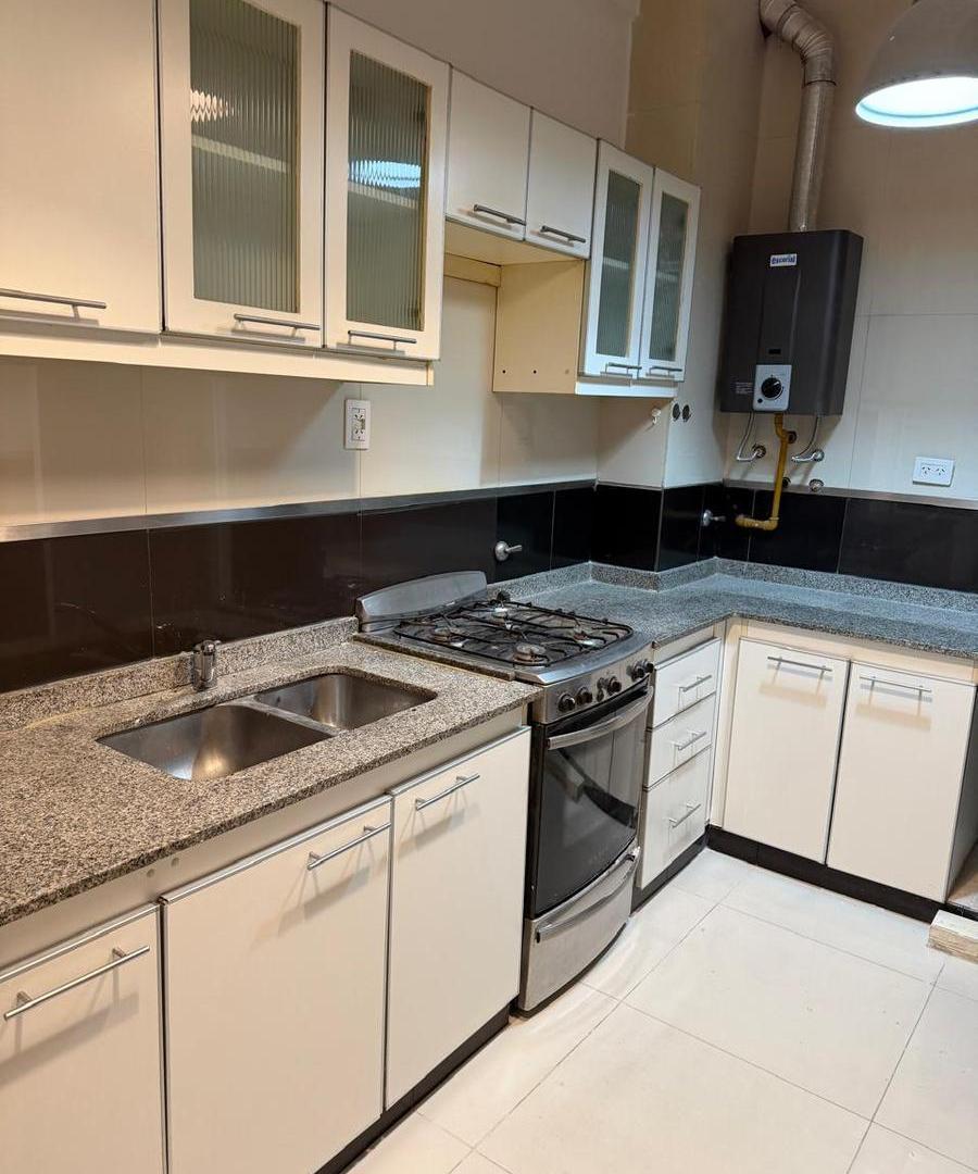 Foto de Alquiler Excelente departamento de 4 ambientes con dos patios en, imagen 2