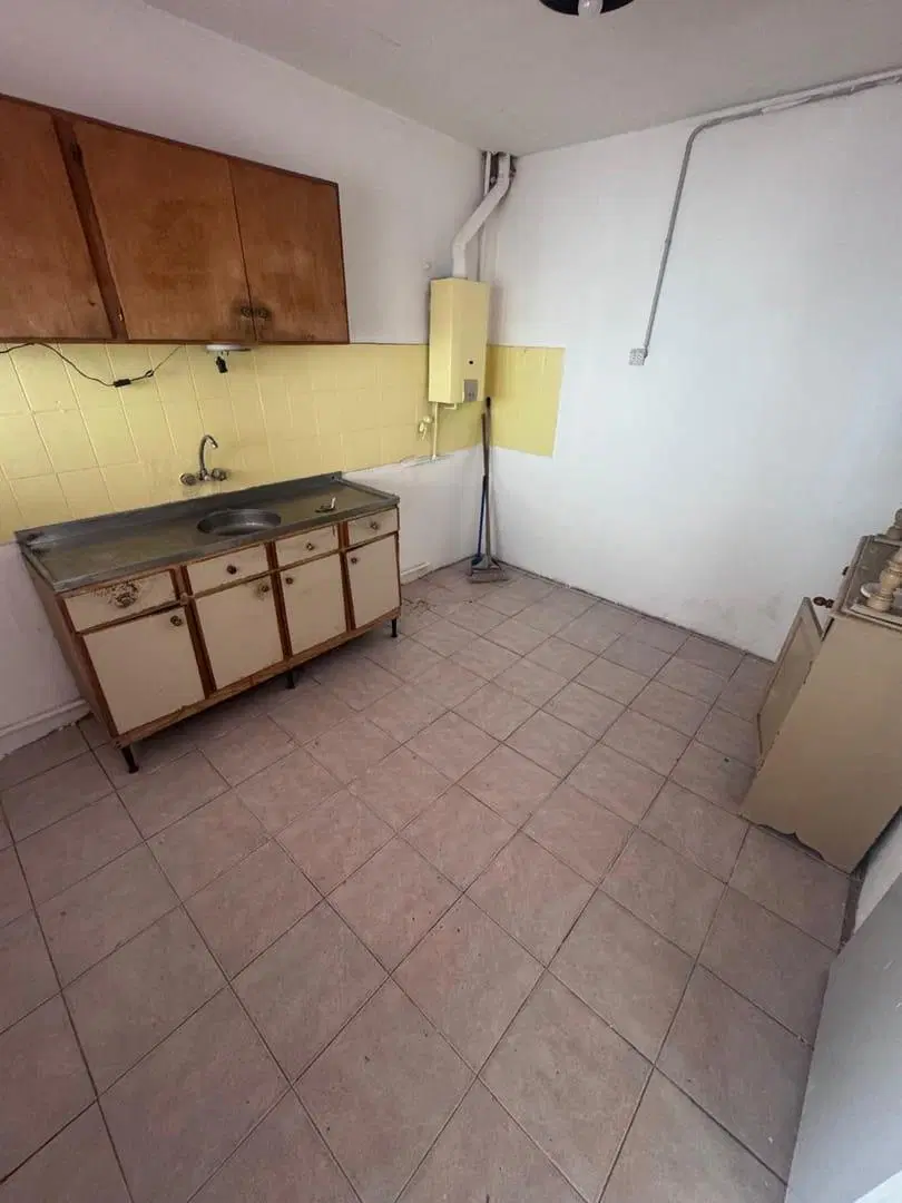 Venta, casa de pasillo interna única 2 dormitorios, zona Sur Rosario 3
