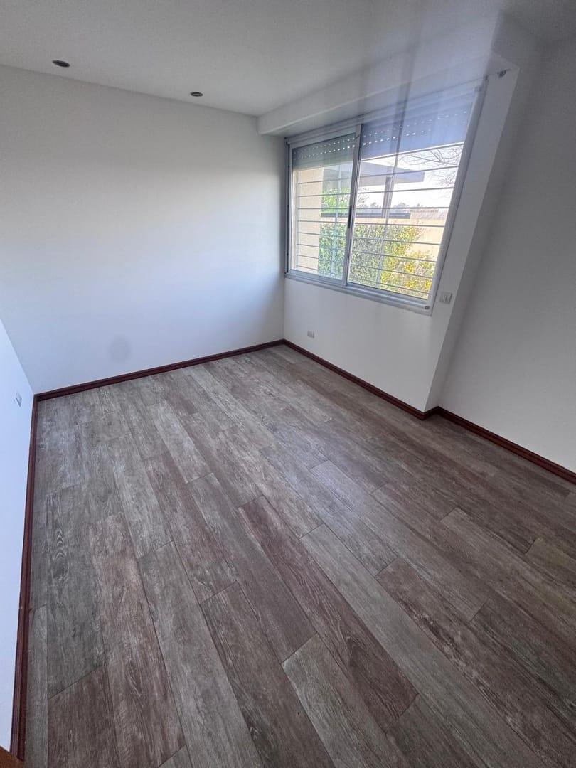 Foto de Alquiler, casa 4 dormitorios, barrio abierto La Cardera, Funes, imagen 4