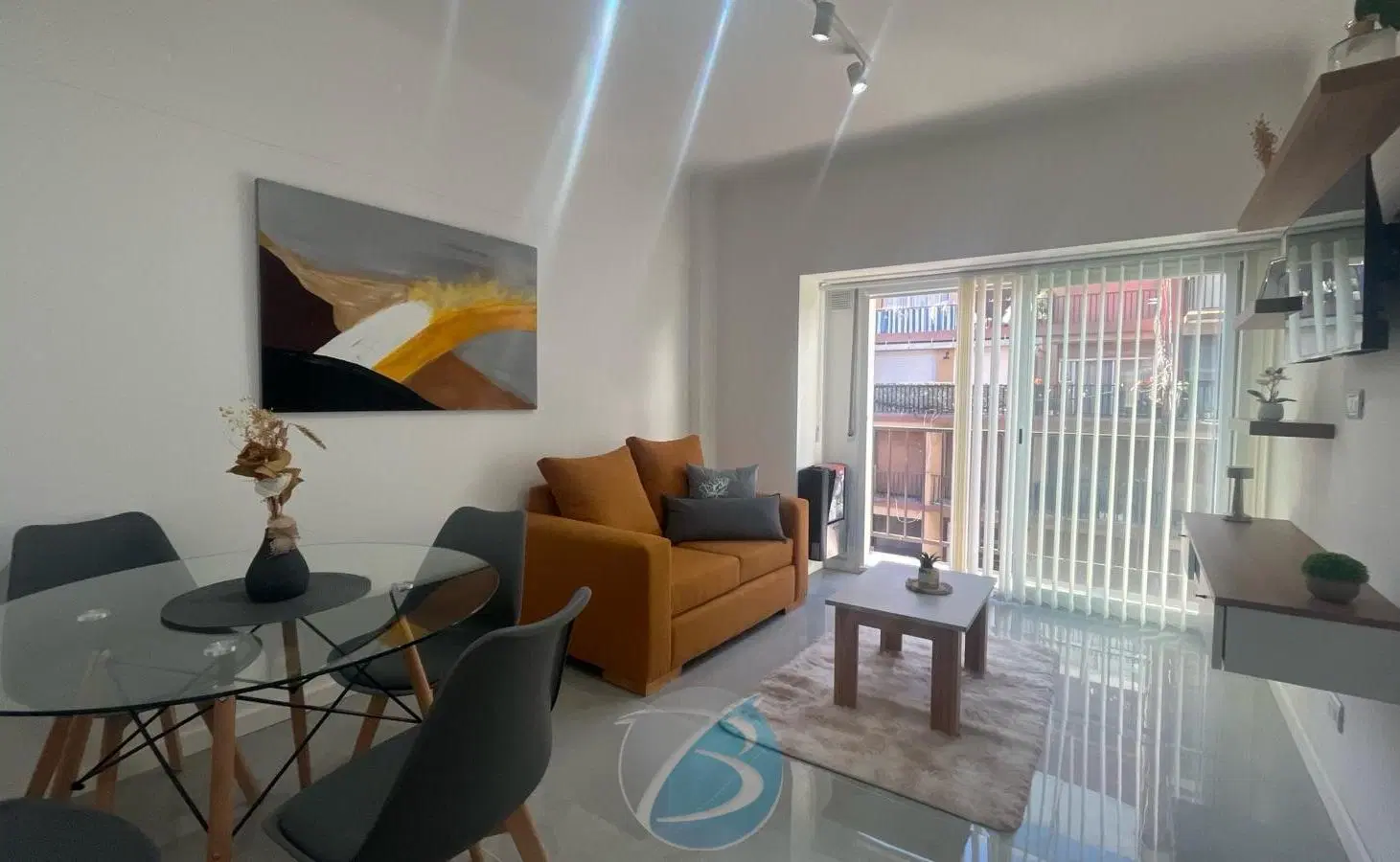 2 ambientes con balcón saliente 1