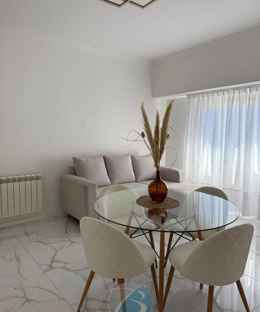 3 ambientes con balcón saliente