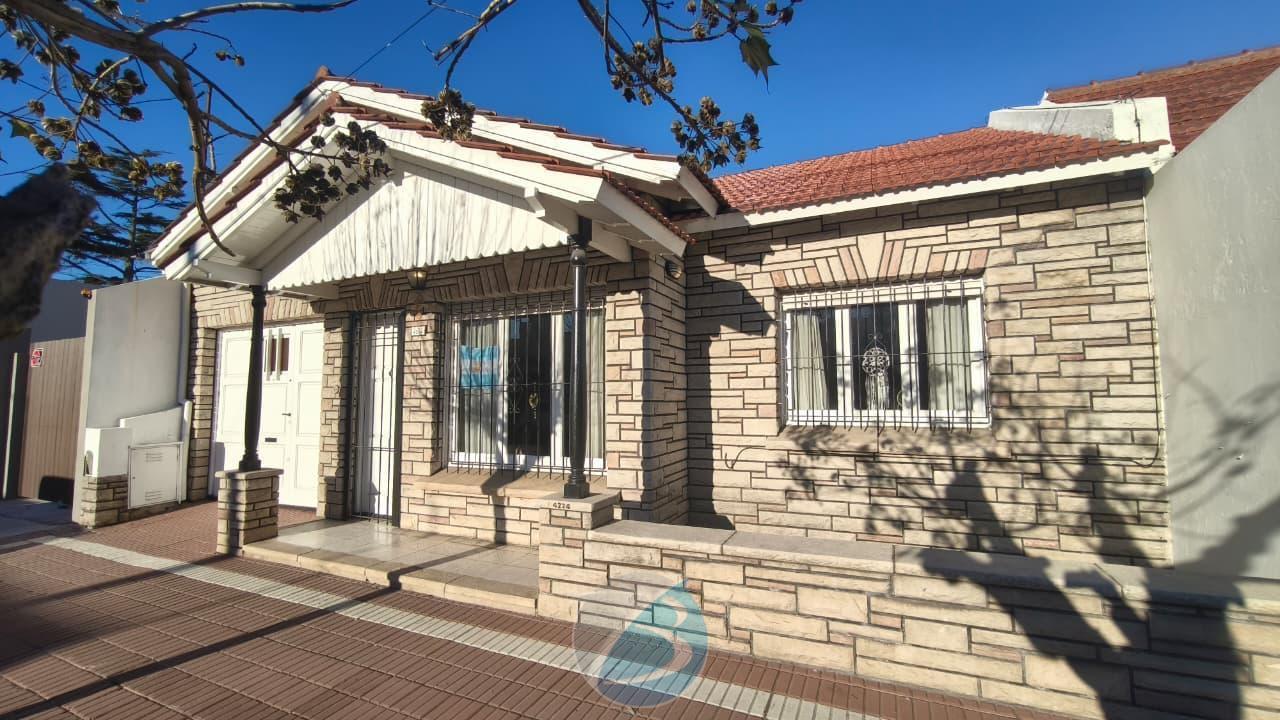 Chalet 3 ambientes con parque y quincho