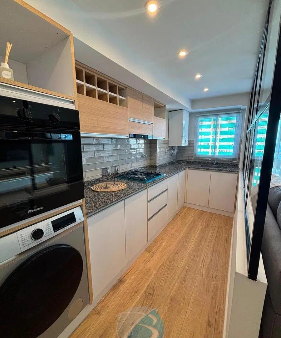 3 ambientes con balcón saliente y vista al mar 4