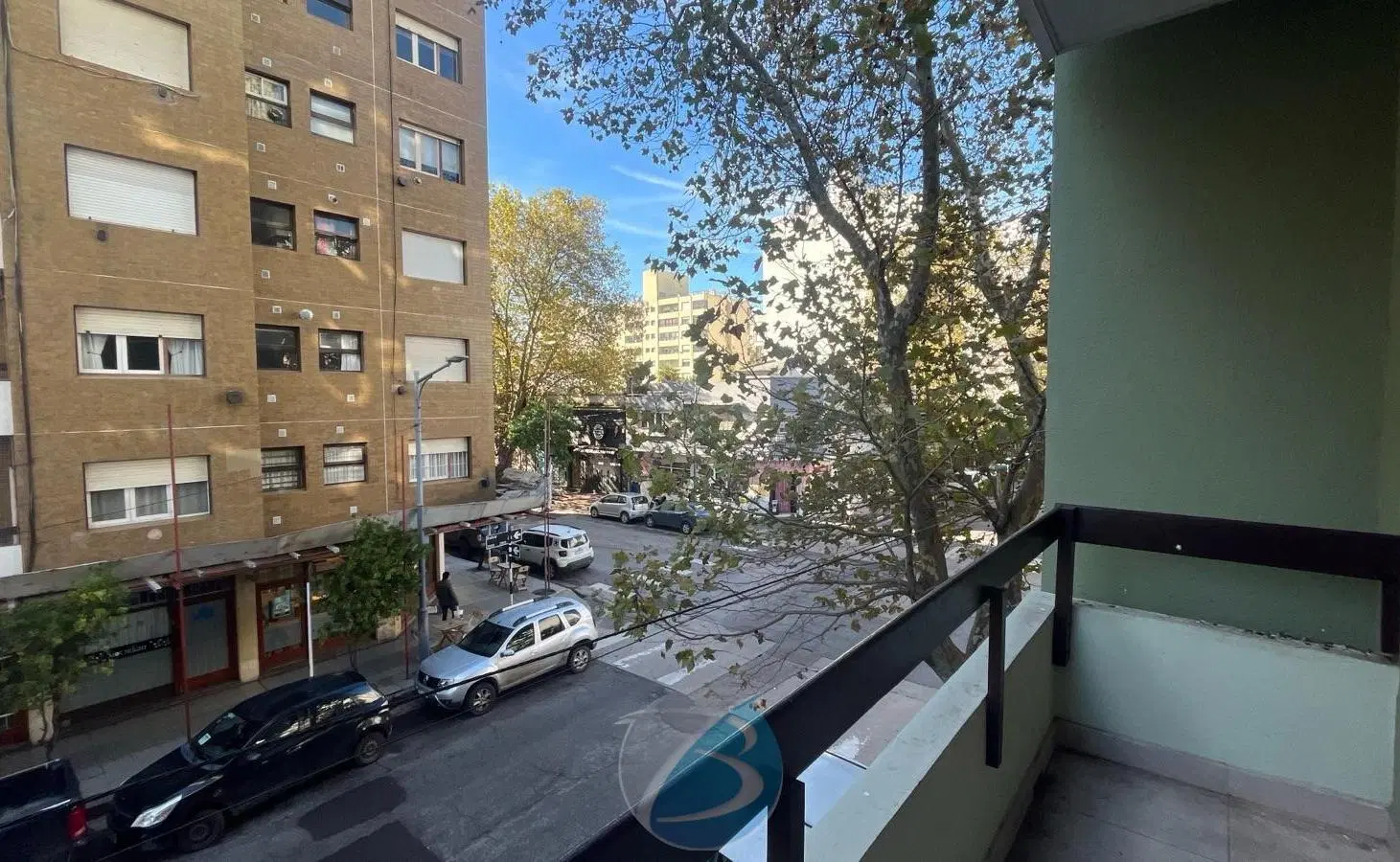 3 ambientes con balcón a la calle Plaza Mitre! 5