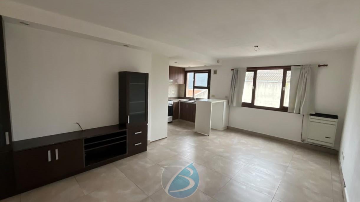Foto de PH de 2 ambientes con cochera – Barrio San José, imagen 2