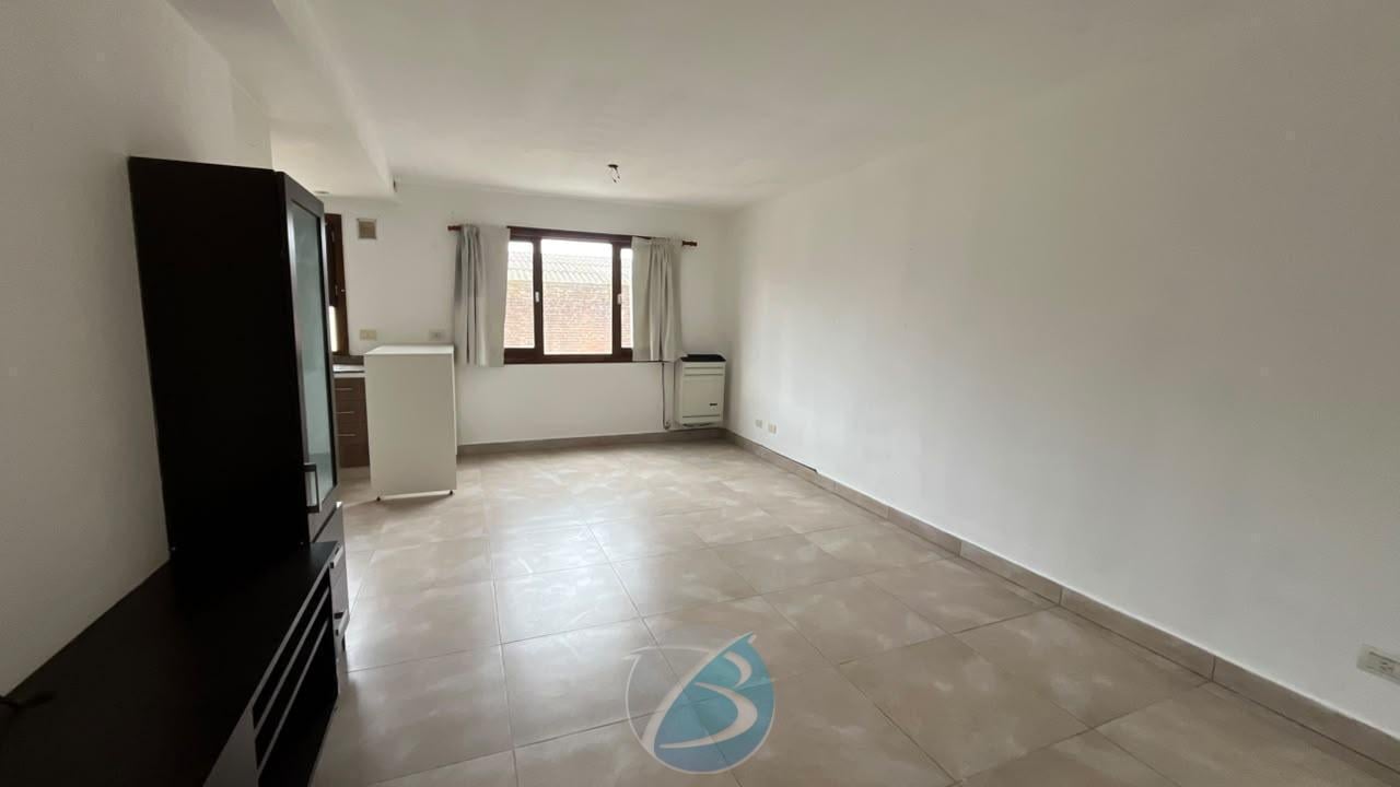 Foto de PH de 2 ambientes con cochera – Barrio San José, imagen 4