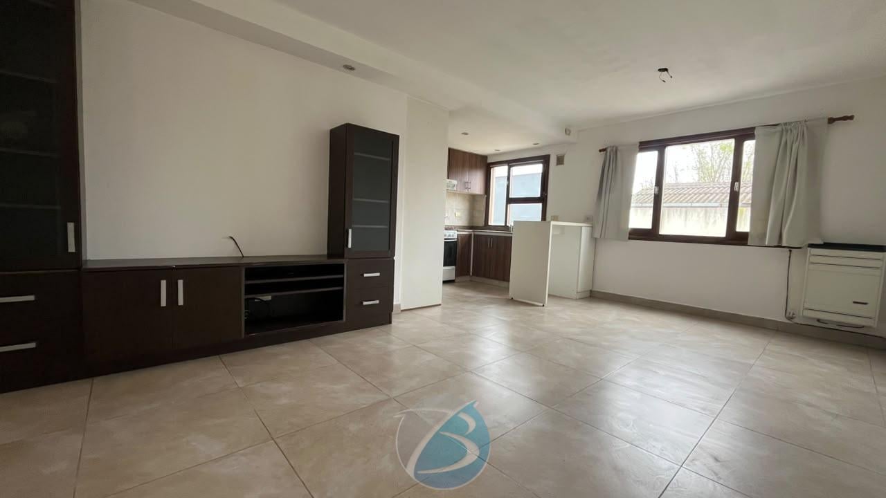 Foto de PH de 2 ambientes con cochera – Barrio San José, imagen 1