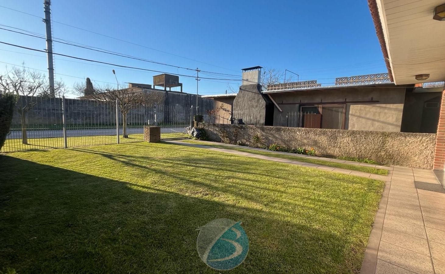 Foto de Casa 3 ambientes con parque y garaje, imagen 4