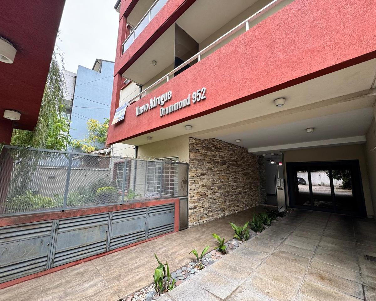 DEPARTAMENTO 42 METROS FRENTE - PROFESIONAL/ COMERCIAL - ADROGUE