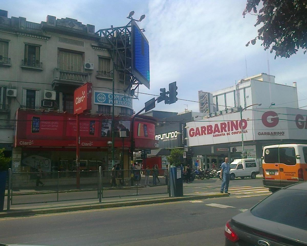 Excelente Piso Comercial en Lomas de Zamora - Laprida / Hipolito Yrigoyen 3