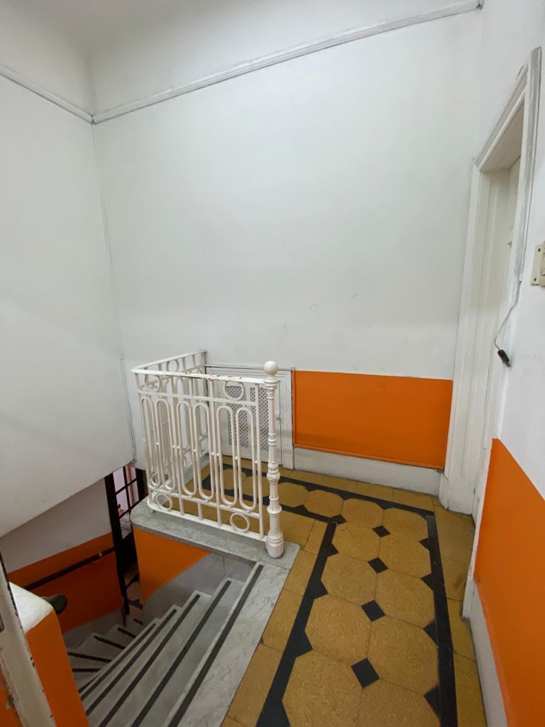 Excelente Piso Comercial en Lomas de Zamora - Laprida / Hipolito Yrigoyen 2