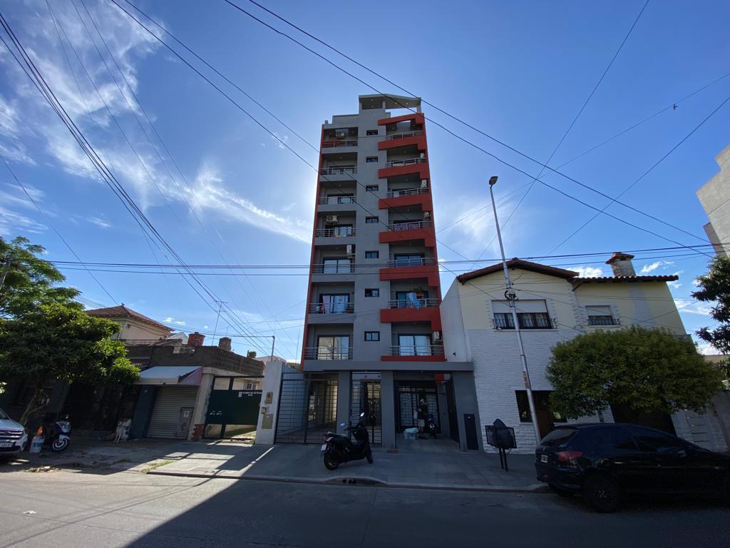 Amplio departamento dos ambientes semi piso en VENTA