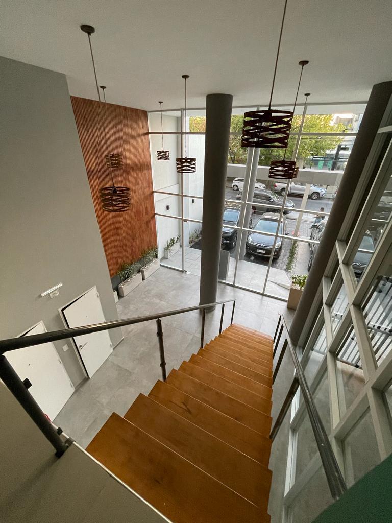 DEPARTAMENTO EN VENTA BANFIELD - A METROS DE LA ESTACION - USO PROFESIONAL