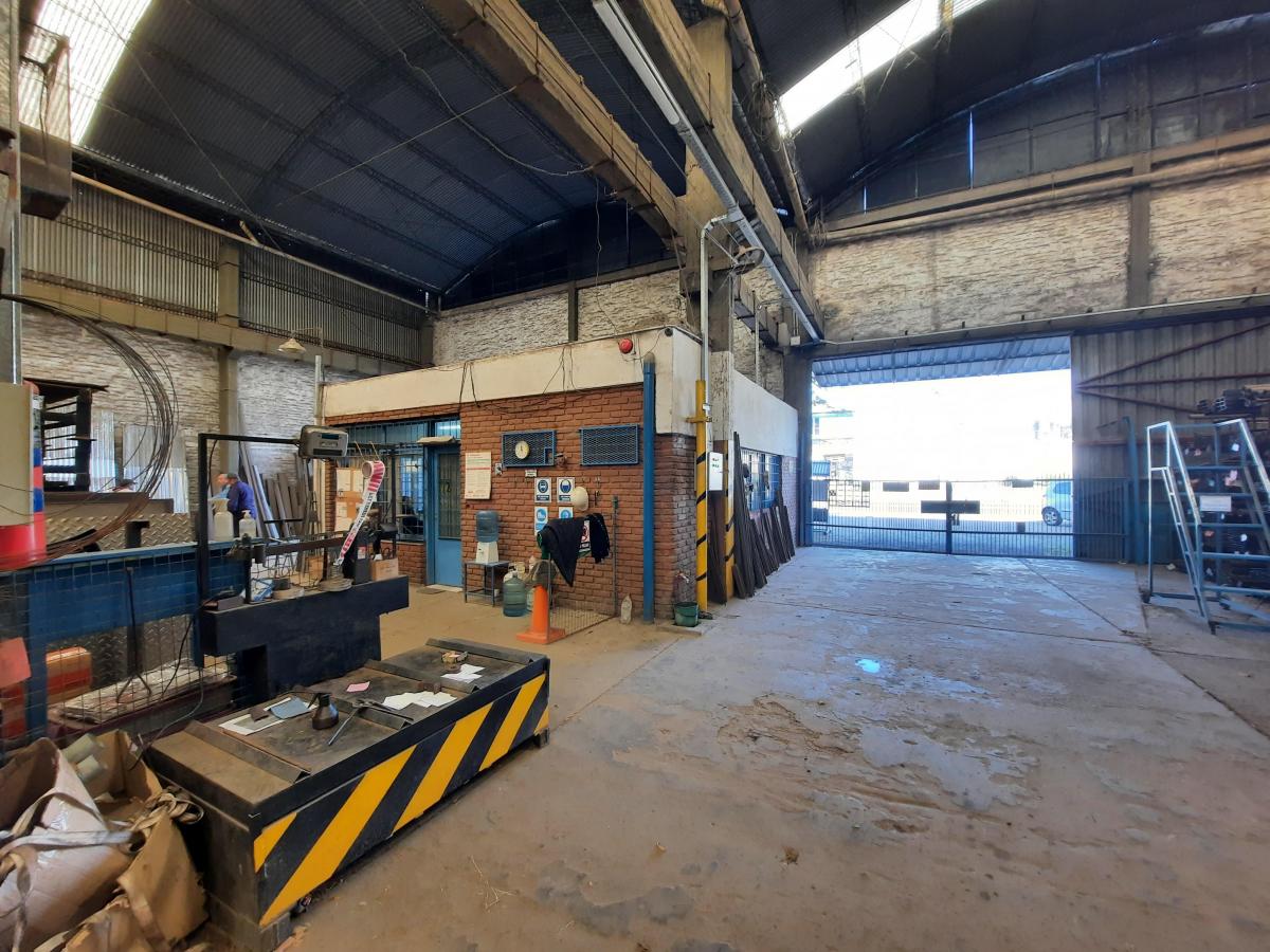 Importante Inmueble Comercial - Industrial Apto Varios Rubros 4