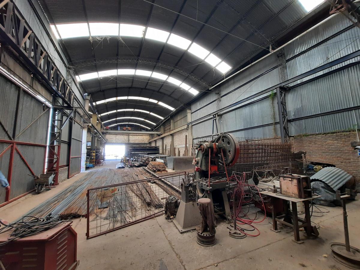 Importante Inmueble Comercial - Industrial Apto Varios Rubros 2