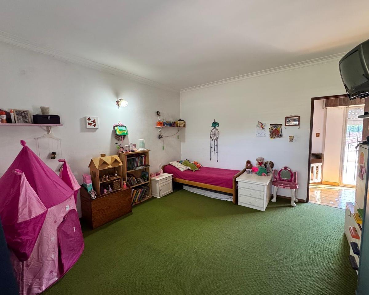 OPORTUNIDAD - CHALET DE 3 DORMITORIOS JARDIN PILETA Y COCHERA PASANTE - BURZACO