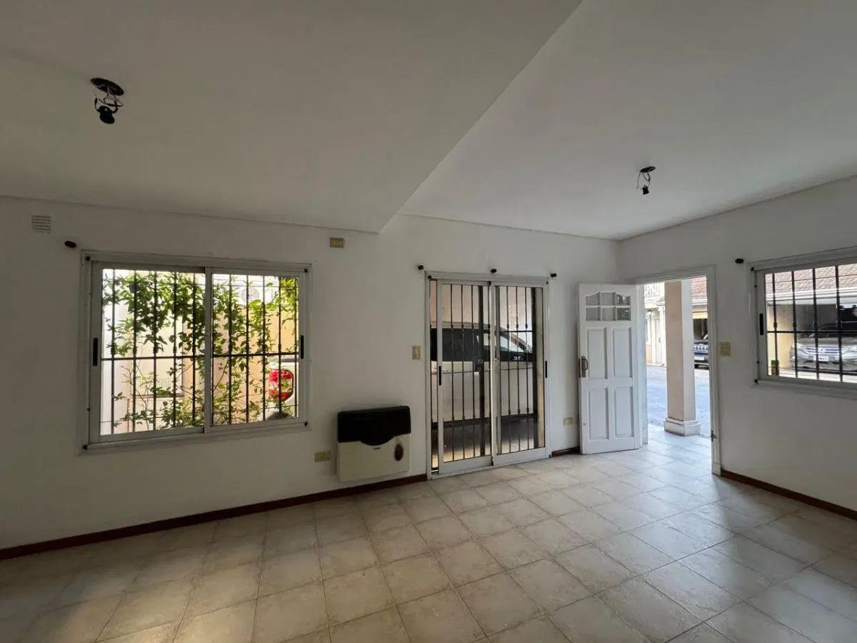 TRIPLEX BYNNON 4 AMBIENTES - EXCELENTE UBICACION ADROGUE - CONSULTANOS ! 2