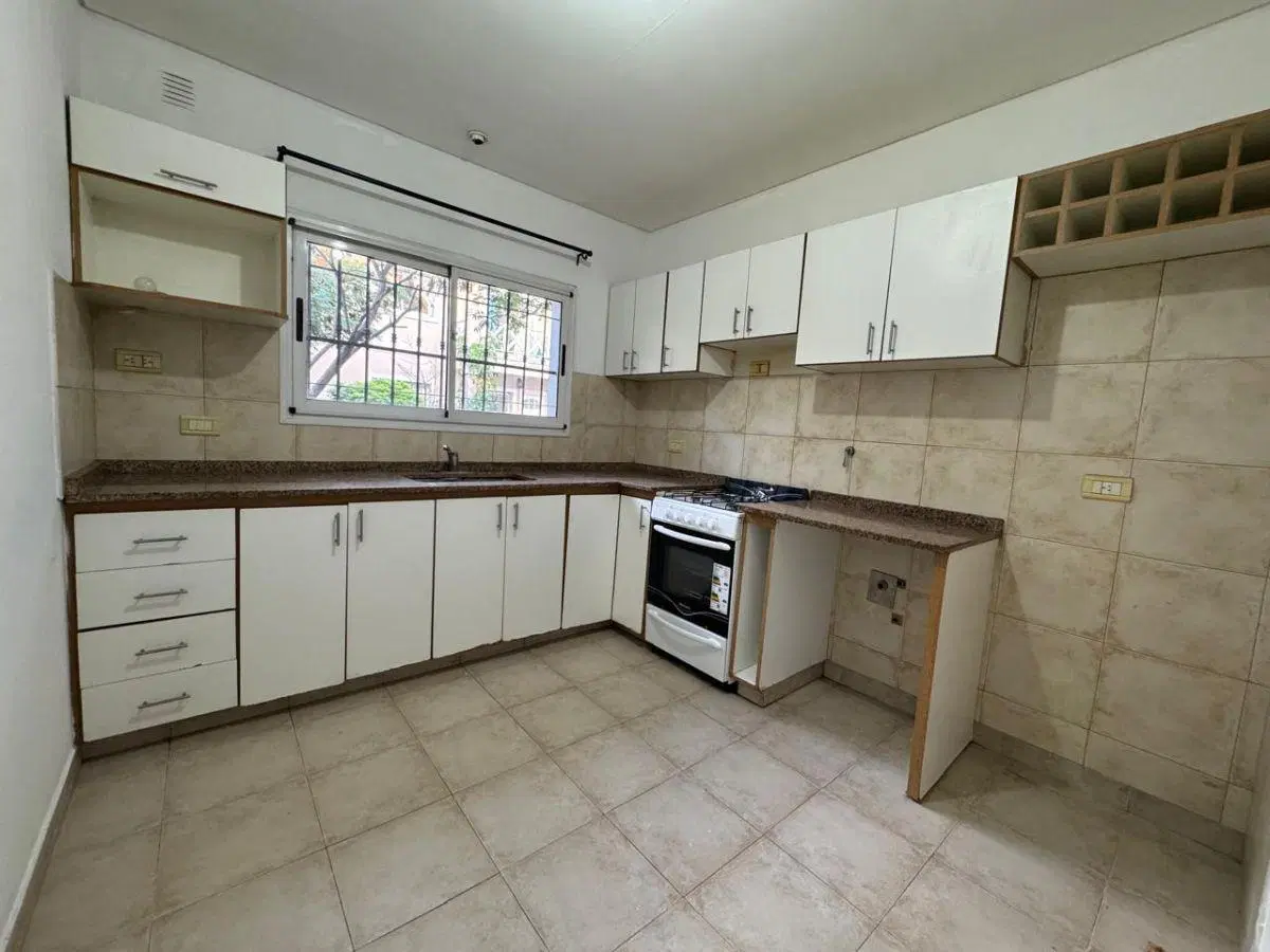 TRIPLEX BYNNON 4 AMBIENTES - EXCELENTE UBICACION ADROGUE - CONSULTANOS ! 4