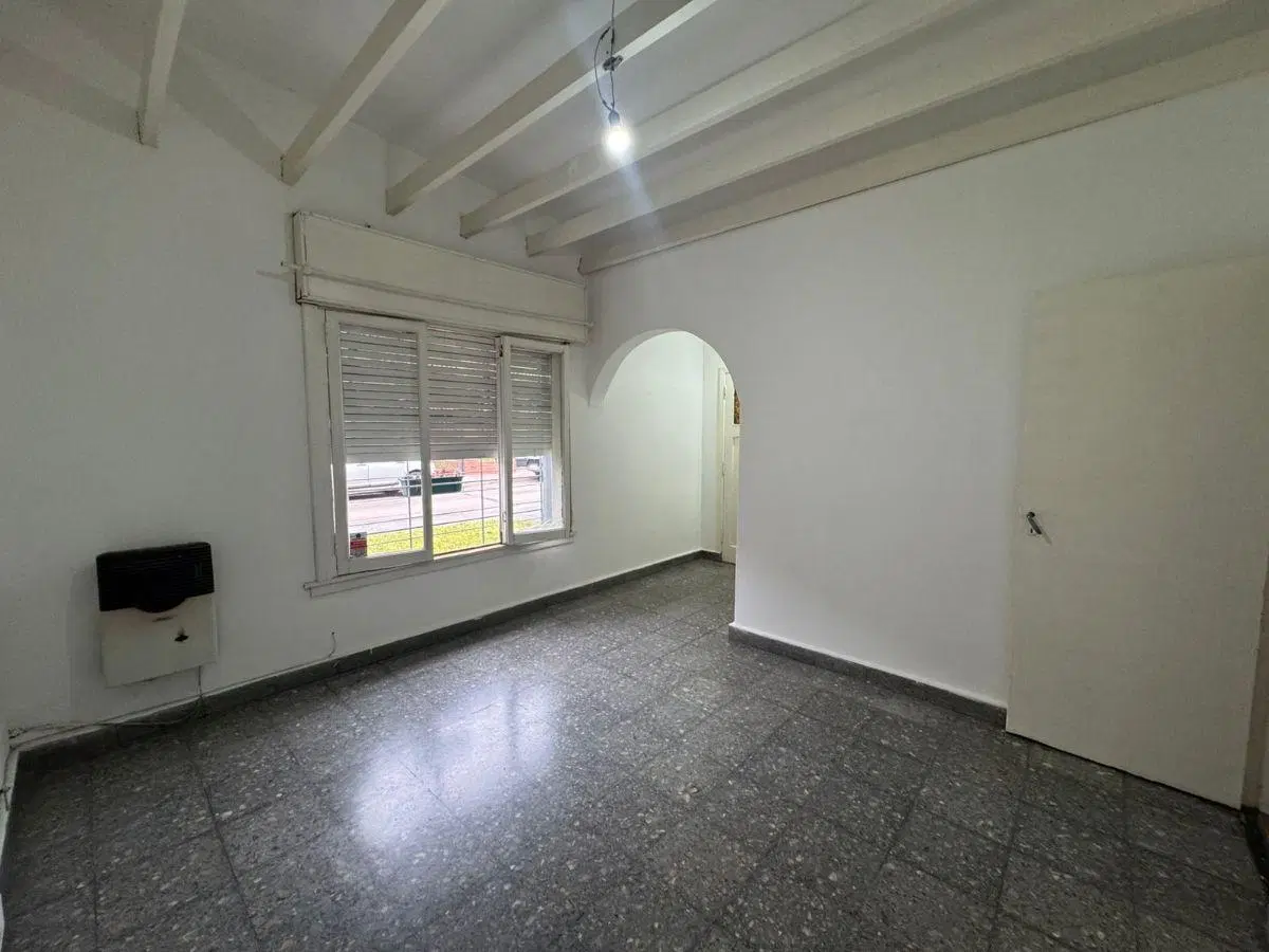 CASA EN ALQUILER A POCAS CUADRAS DEL CENTRO COMERCIAL ADROGUE 5