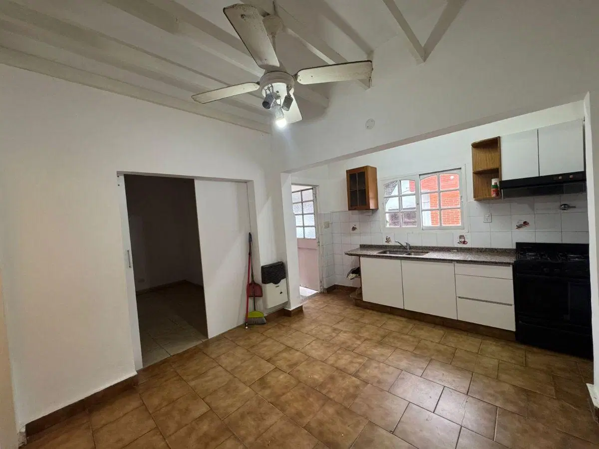 CASA EN ADROGUE CERCA DEL CENTRO COMERCIAL - EXCELENTE UBICACION ! 3