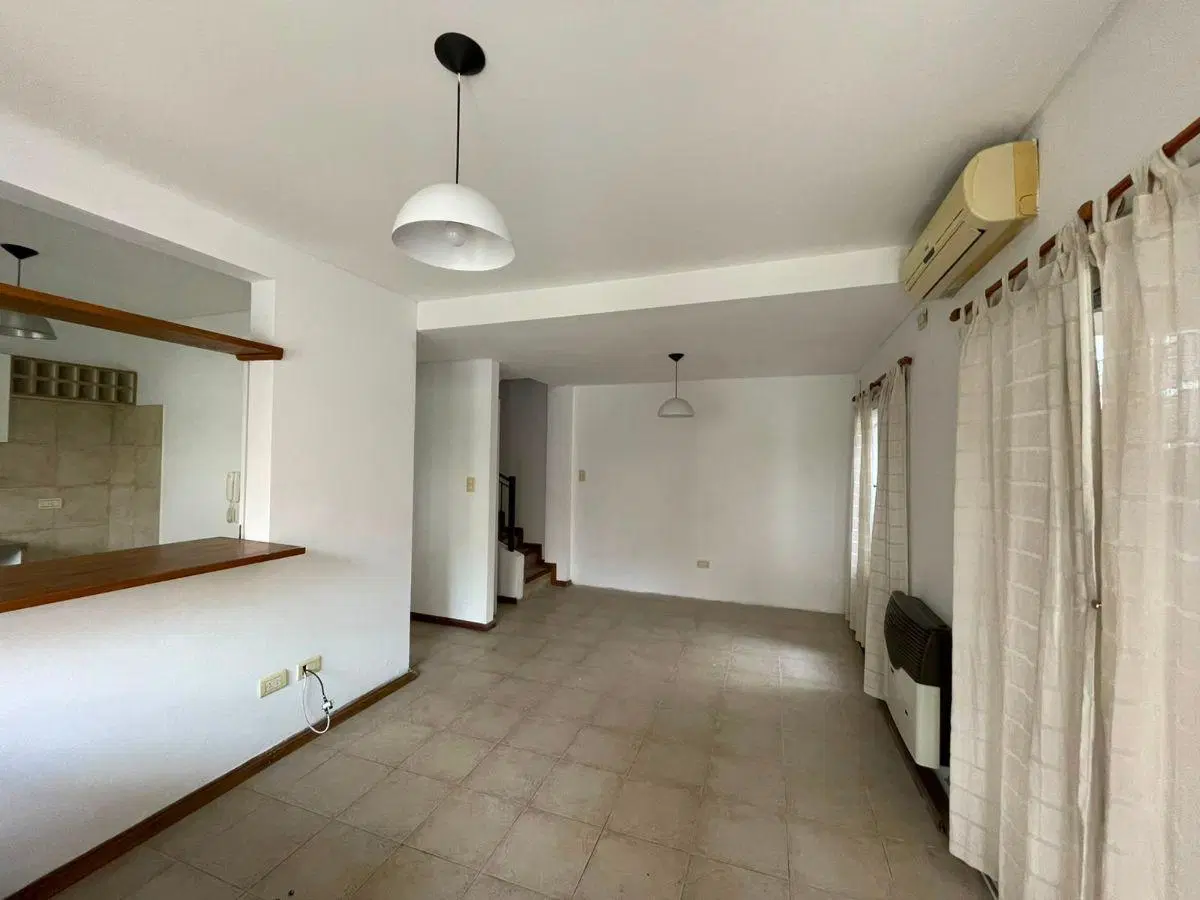 VENTA Triplex Bynnon 4 Ambientes - Excelente Ubicacion Adrogue - Consultanos! 2