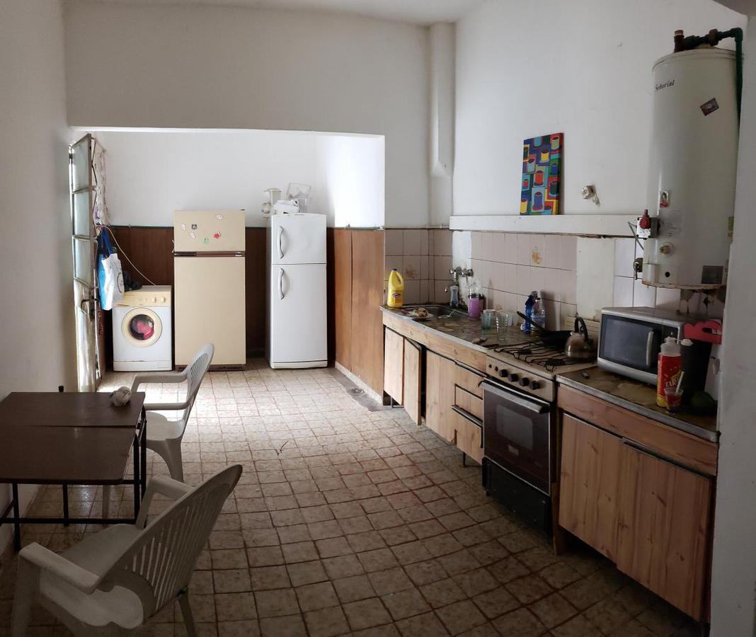 DEPARTAMENTO TIPO CASA TRES AMBIENTES PLANTA BAJA EN ESQUINA