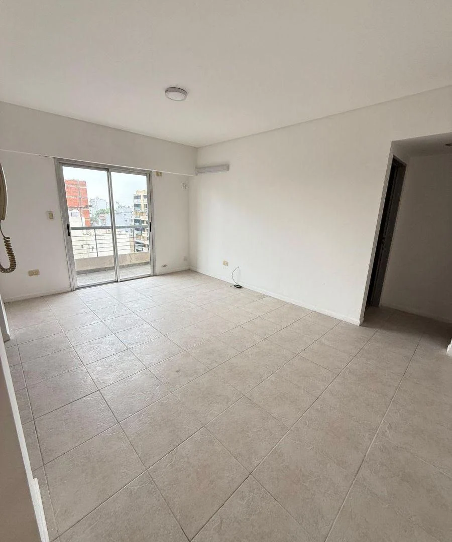 Departamento de 40 m² con 1 dormitorio en venta en Caseros