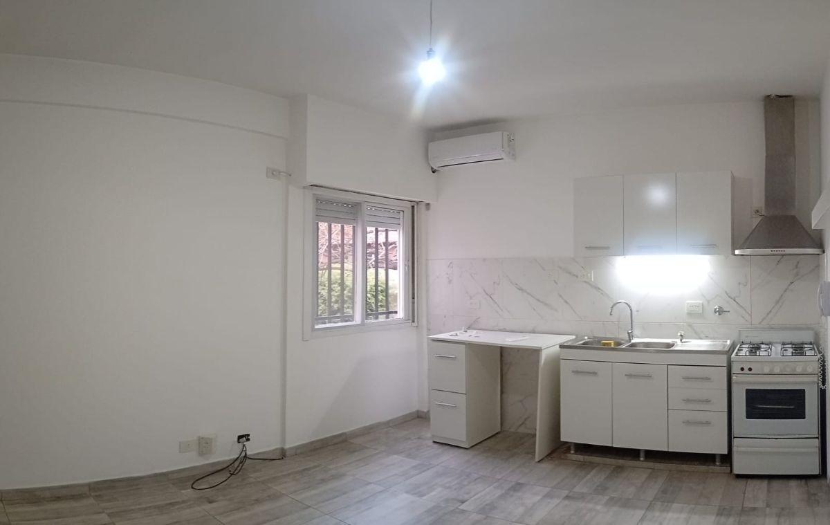 Departamento con un dormitorio en alquiler en Caseros