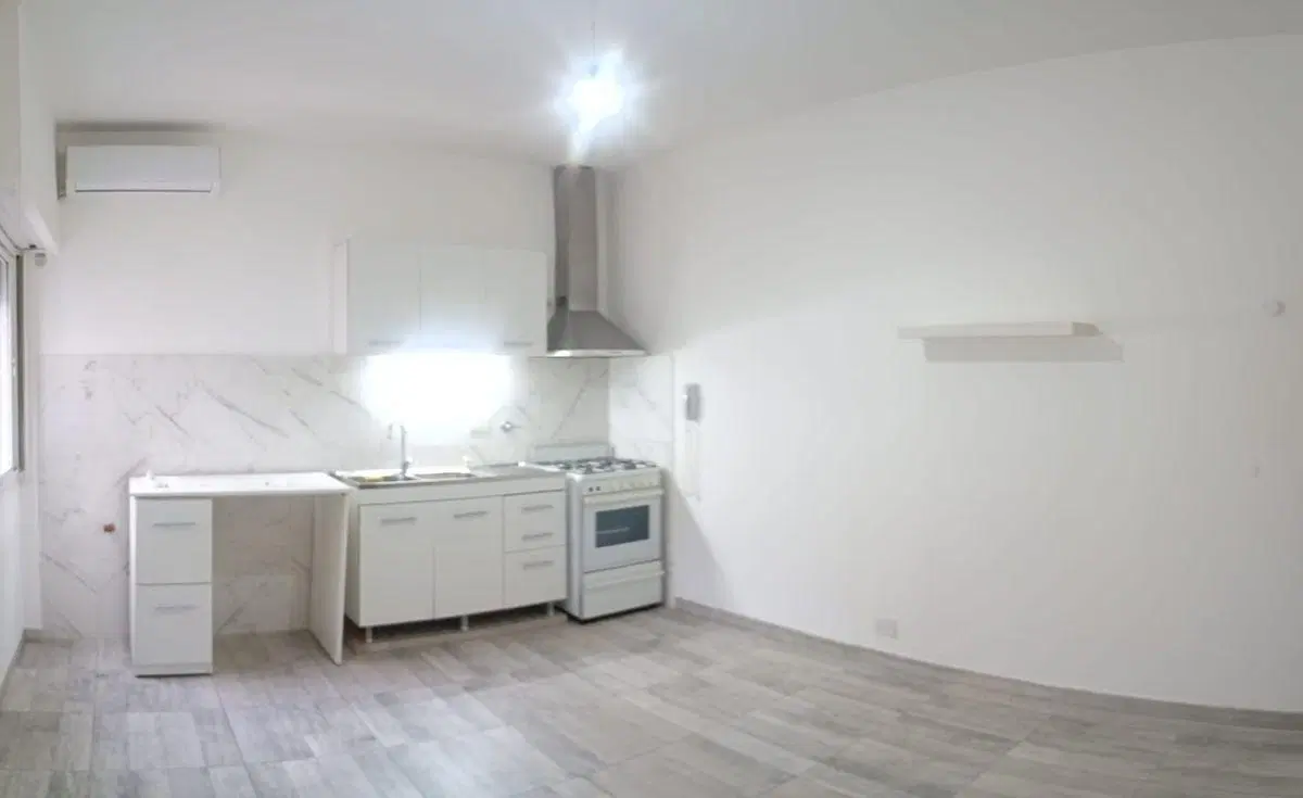 Departamento con un dormitorio en alquiler en Caseros 2