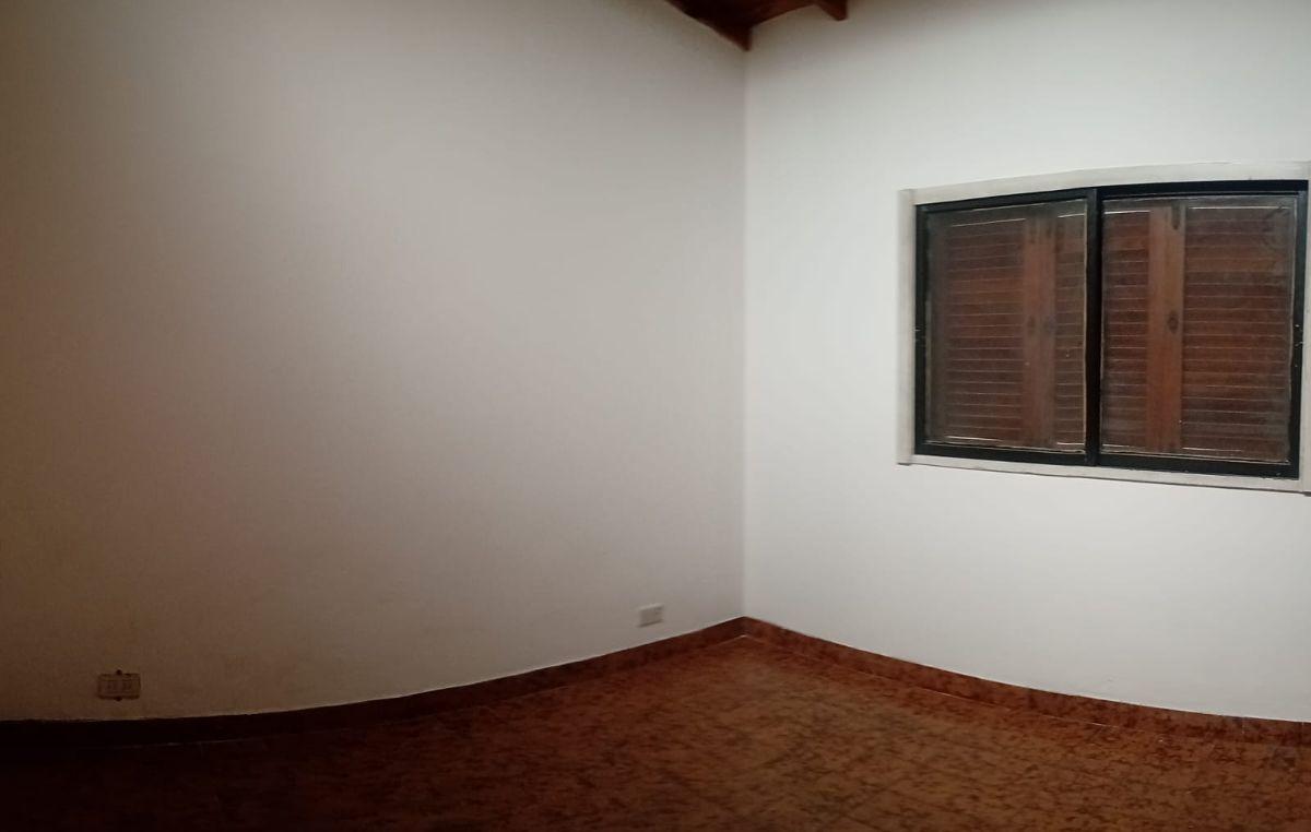 Foto de Casa con 3 dormitorios en alquiler en Caseros, imagen 2