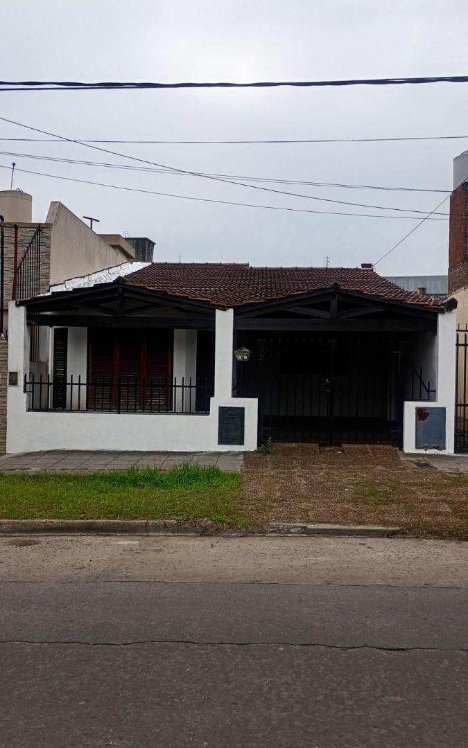 Foto de Casa con 3 dormitorios en alquiler en Caseros, imagen 1