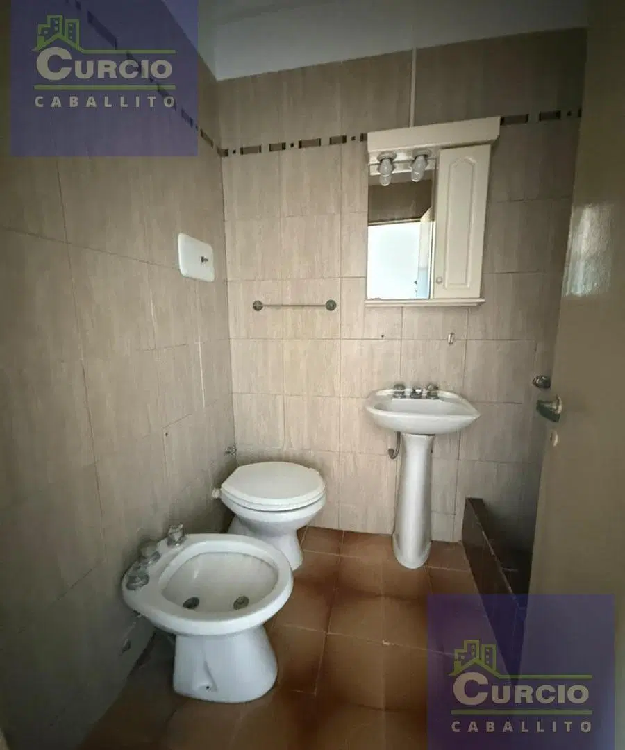 Departamento dos ambientes en venta en Boedo 5