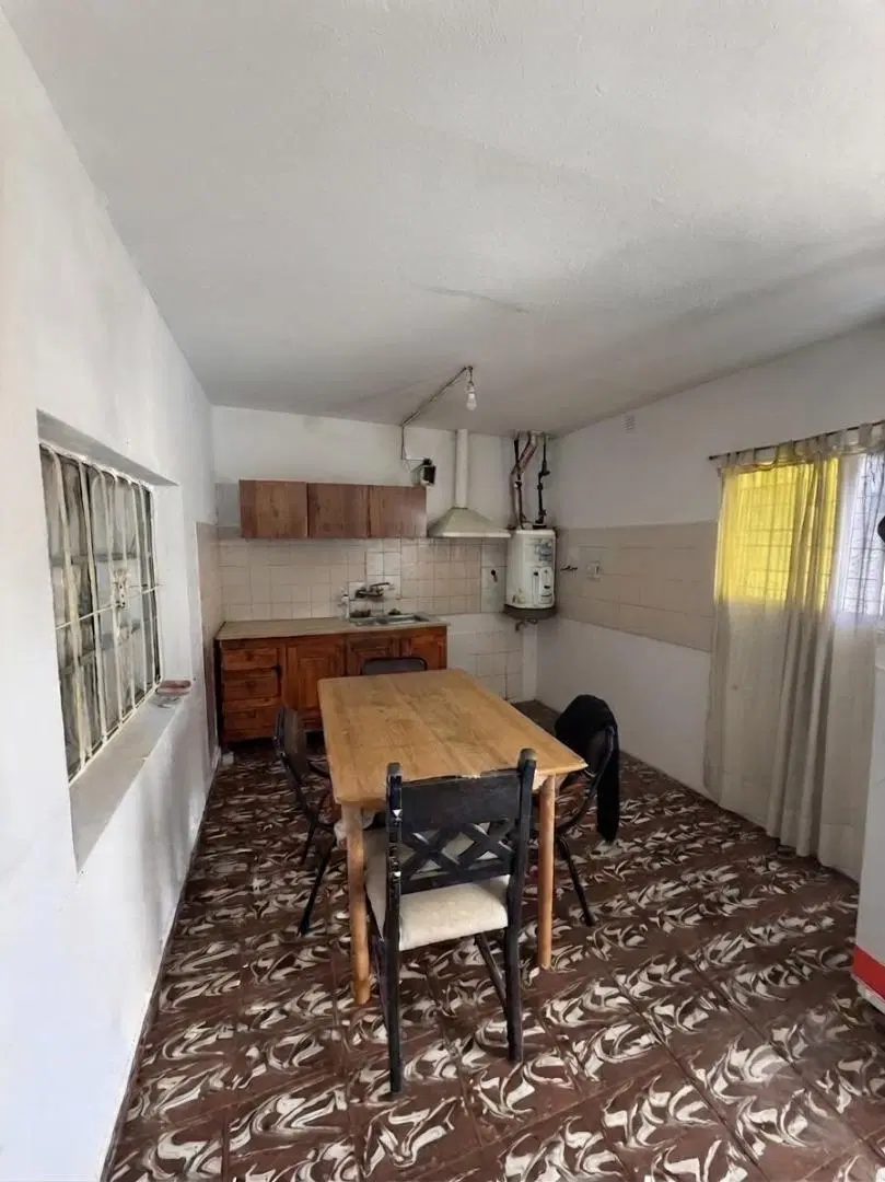 ALQUILER - CASA 2 DORMITORIOS - BARRIO ALTAMIRA 5