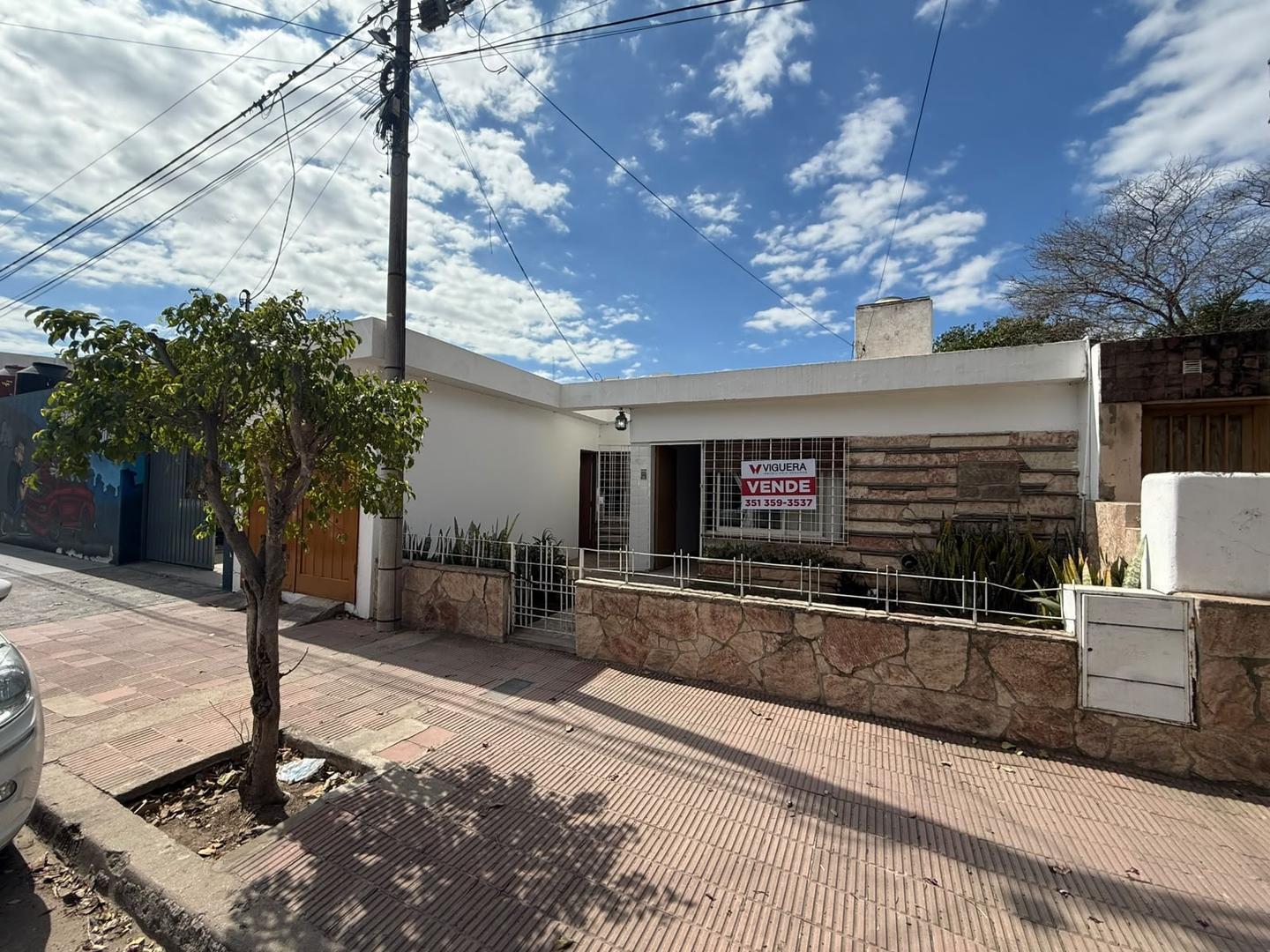 Foto de VENTA - CASA TRES DORMITORIOS - BARRIO SAN VICENTE, imagen 1