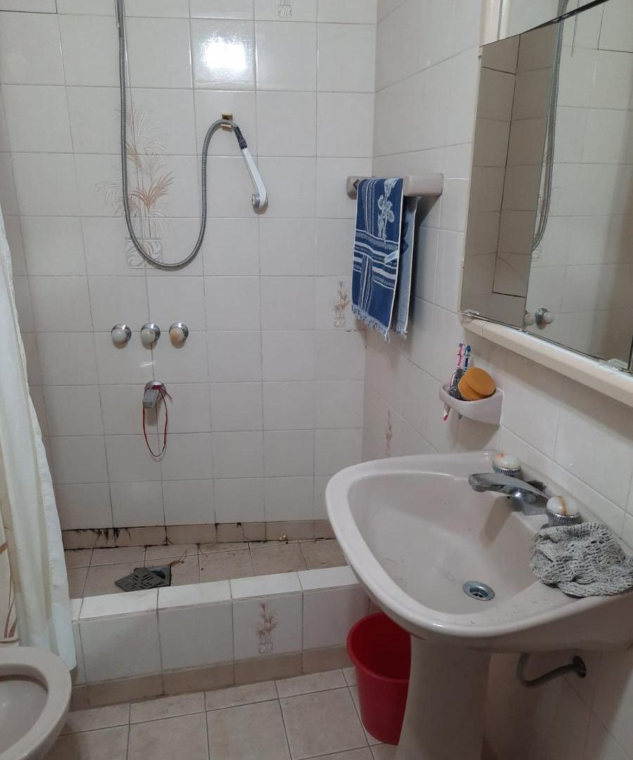Foto de Casa con garage y Local comercial, en Parque Avellaneda, imagen 4