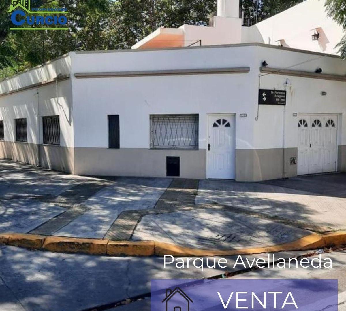 Foto de Casa con garage y Local comercial, en Parque Avellaneda, imagen 2