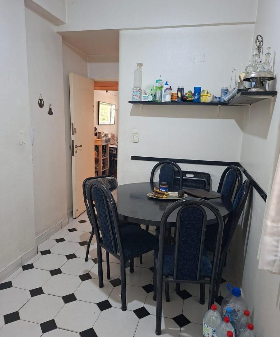 Departamento 4 ambientes con dependencia de servicio
