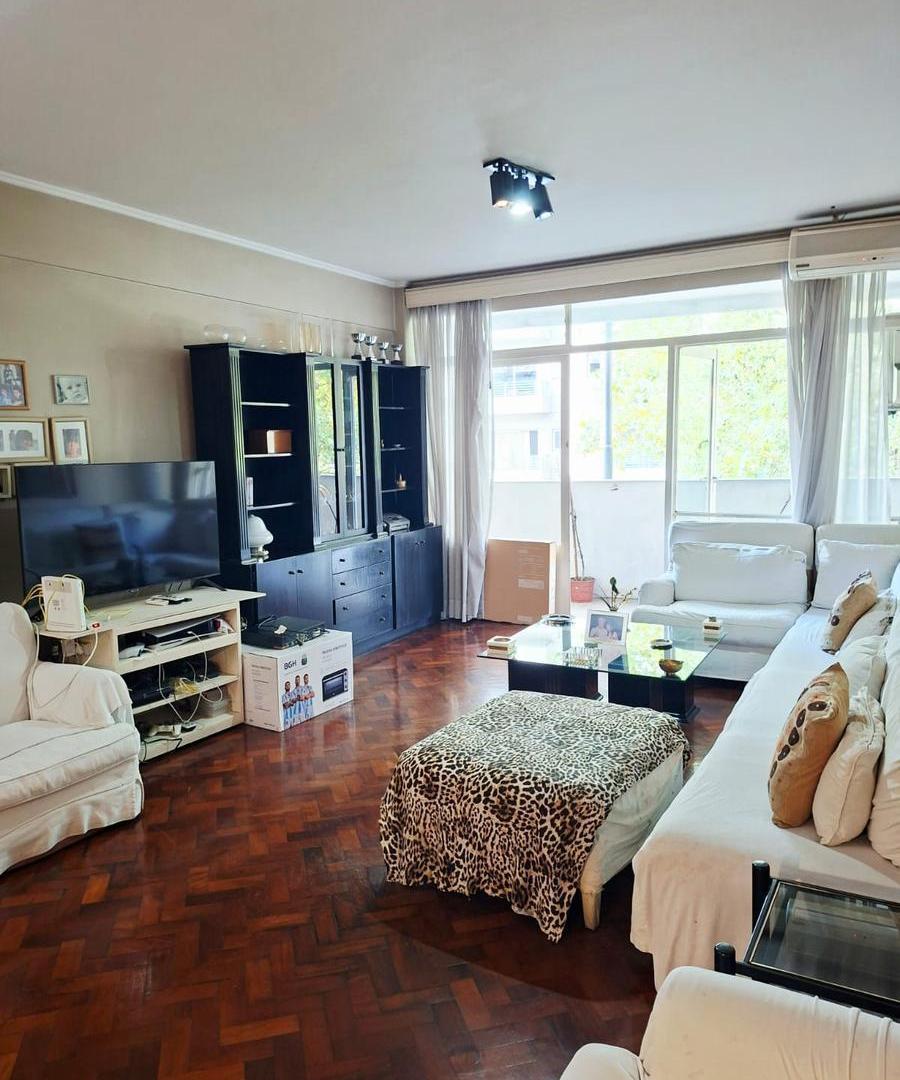 Departamento 4 ambientes con dependencia de servicio