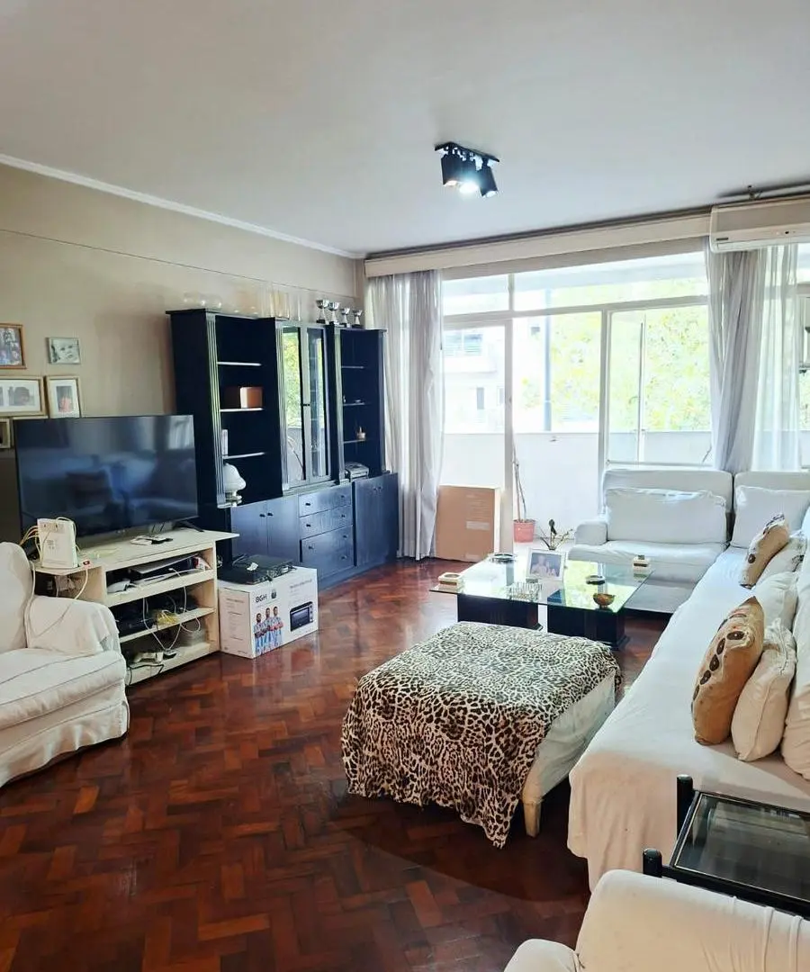 Departamento 4 ambientes con dependencia de servicio 2