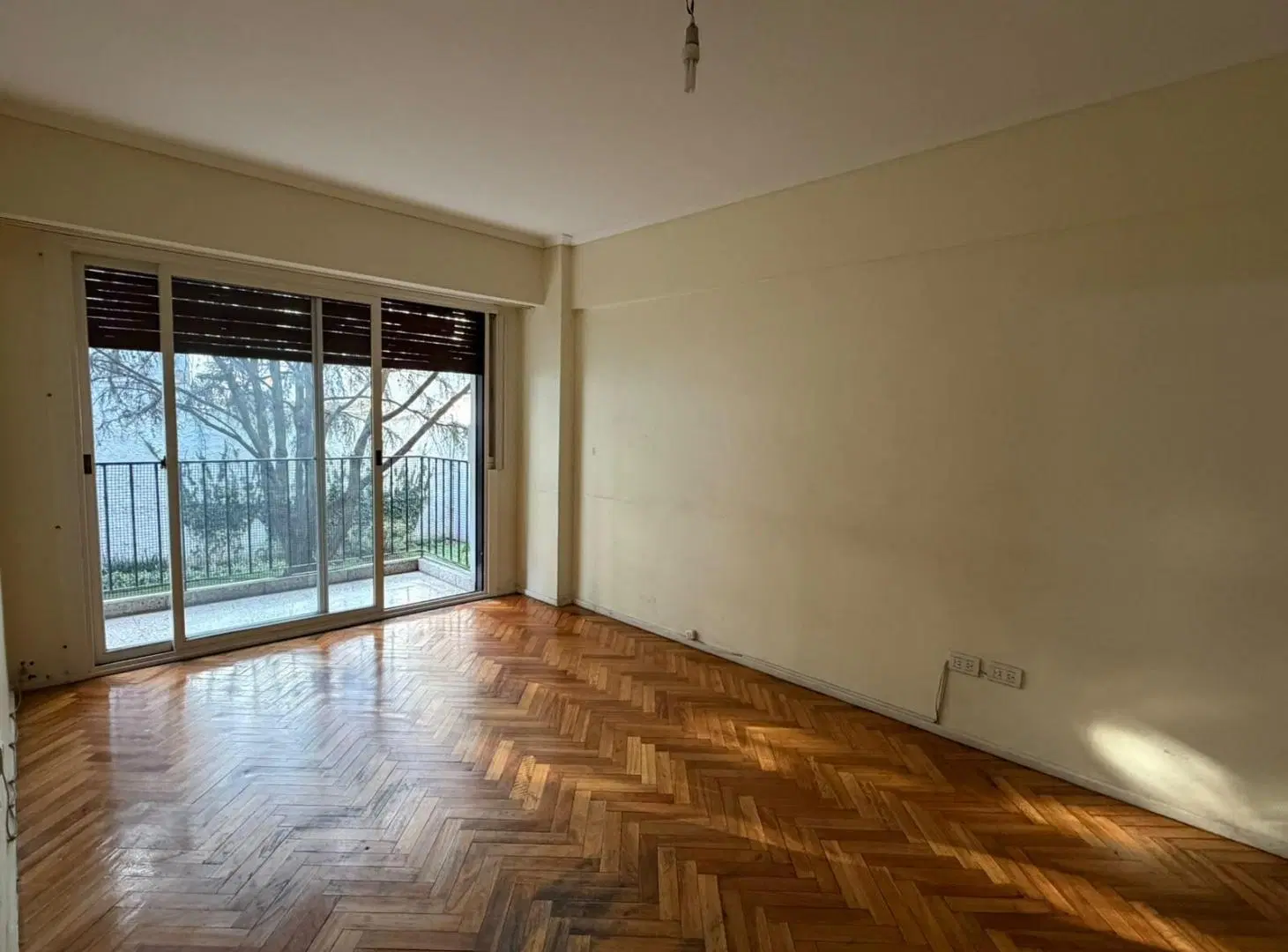 Departamento en ALQUILER de 3 AMBIENTES con Balcón 1