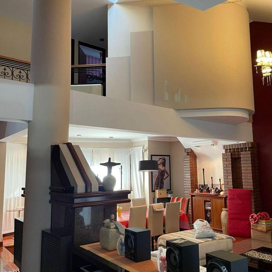Venta - Villa Lugano - Chalet de Categoría 5 Ambientes 1