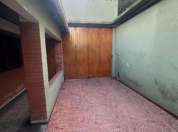 VENTA CASA 4 AMBIENTES CON QUINCHO Y GARAGE EN VILLA SOLDATI 4