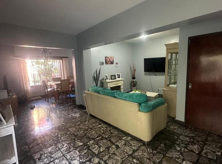 VENTA CASA 4 AMBIENTES CON QUINCHO Y GARAGE EN VILLA SOLDATI 5