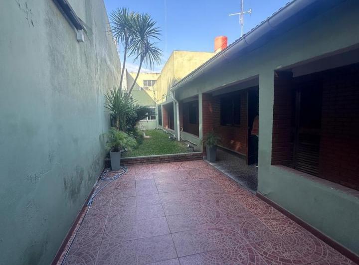 VENTA CASA 4 AMBIENTES CON QUINCHO Y GARAGE EN VILLA SOLDATI 2
