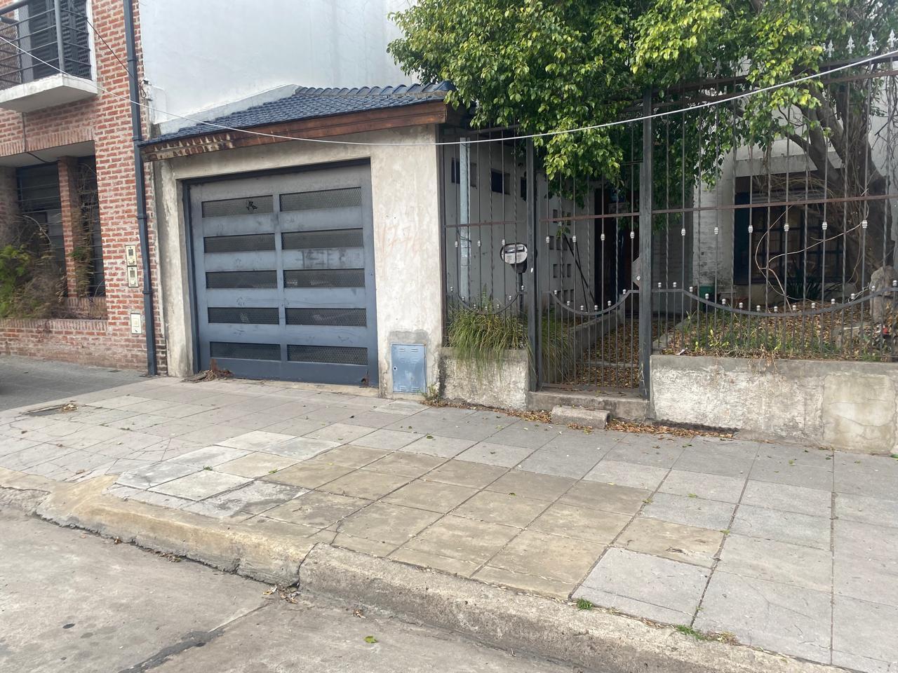 Foto de VENTA DE CASA 4 AMBIENTES CON GARAGE en Parque Avellaneda, CABA, imagen 2