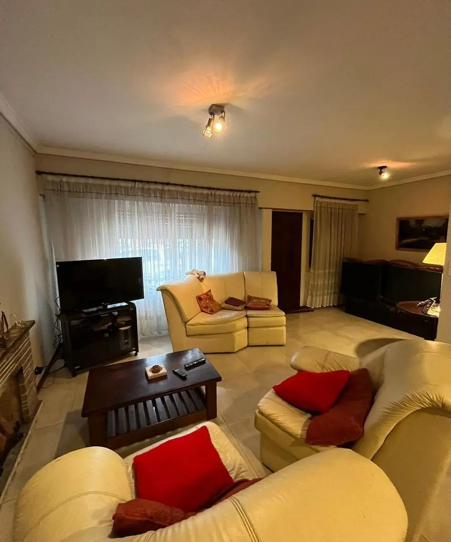 VENTA DE CHALET 5 AMBIENTES en Villa Lugano, CABA 2
