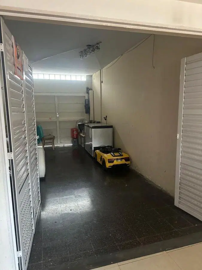 VENTA CHALET 5 AMBIENTES EN LOTE PROPIO CON GARAGE PARA 3 VEHÍCULOS Y PARQUE EN VILLA LUGANO 2